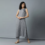 Sleeveless A-line Mini Checks Kurta with Embro