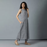 Sleeveless A-line Mini Checks Kurta with Embro