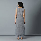 Sleeveless A-line Mini Checks Kurta with Embro