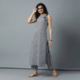 Sleeveless A-line Mini Checks Kurta with Embro